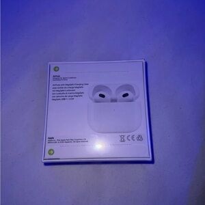 Apple AirPods with Wireless Charging Case